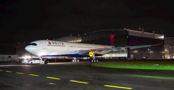 Le premier A330-900neo de Delta Air Lines a quitté l atelier de peinture Airbus de Toulouse, en France, ce week-end, sous son emb