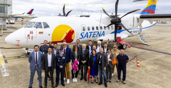 


La compagnie aérienne colombienne Satena a pris livraison hier d’un tout nouvel ATR 42-600, qui entrera en service au début