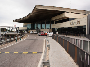 
Les pluies torrentielles dans la région de Valence ont submergé routes, voies ferroviaires, ponts ainsi que l’aéroport de Va