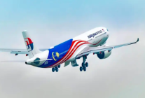 
Le premier des 20 Airbus A330neo qui doivent rejoindre la flotte de Malaysia Airlines est arrivé à l aéroport de Kuala Lumpa (