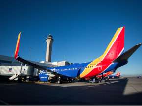 
Southwest Airlines propose des départs volontaires et des congés prolongés aux employés des aéroports aux Etats-Unis pour é