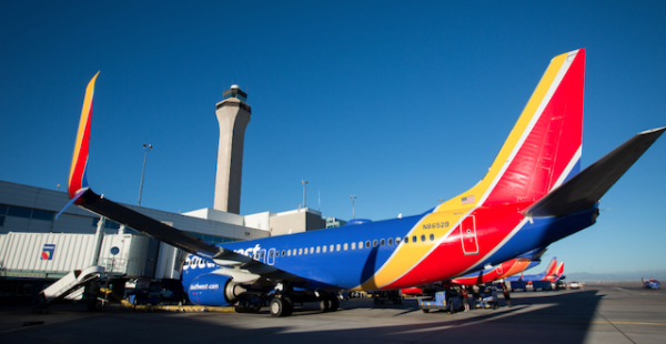 
Southwest Airlines propose des départs volontaires et des congés prolongés aux employés des aéroports aux Etats-Unis pour é