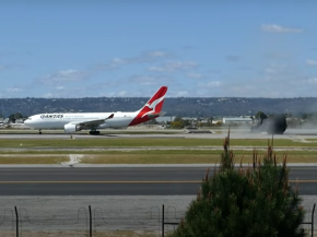 
Un avion Airbus A330 de Qantas a endommagé la surface de la piste de l aéroport international de Perth le dimanche 15 septembre