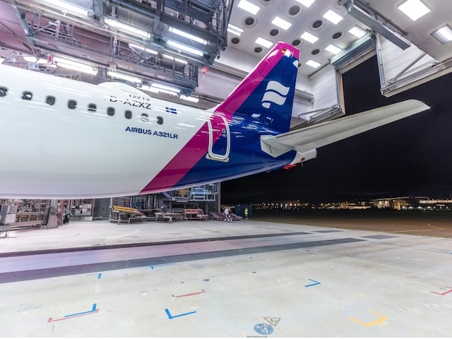 Le premier A321neo d'Icelandair sort de l'atelier de peinture à Hambourg 4 Air Journal