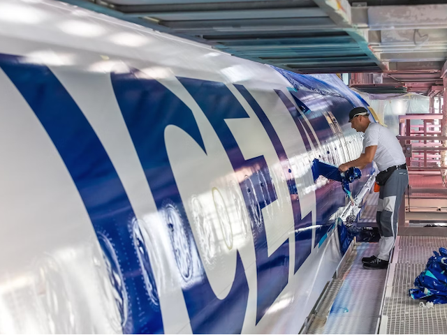 Le premier A321neo d'Icelandair sort de l'atelier de peinture à Hambourg 2 Air Journal