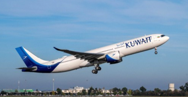 
Kuwait Airways a pris livraison de son premier Airbus A330-900neo à Toulouse.
L avion, baptisé   Boubyan » par le transporteu