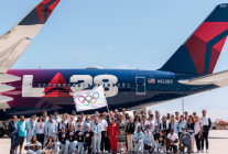 
Après la cérémonie de clôture des Jeux Olympiques de Paris 2024, Delta a transporté le drapeau olympique de Paris à Los Ang