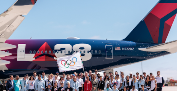 
Après la cérémonie de clôture des Jeux Olympiques de Paris 2024, Delta a transporté le drapeau olympique de Paris à Los Ang