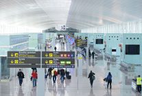 
A l aéroport Barcelone-El Brat, très fréquenté par des touristes, de nombreux vols se produisent dans la zone réservée aux 