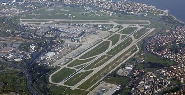 La collision entre deux Airbus ce dimanche à l’aéroport international Atatürk d’Istanbul a été filmée. La vidéo publié