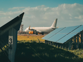 
Aeroporti di Roma (ADR) a inauguré aujourd hui son nouveau parc solaire à Rome Fiumicino, le plus grand système photovoltaïqu