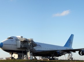 
Vous rêvez de passer une nuit dans un avion ? Ce concept, autrefois insolite, est en train de se démocratiser. De nombreux avio