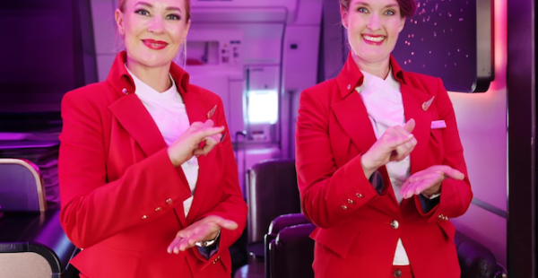 
Virgin Atlantic est la première compagnie aérienne britannique à proposer un équipage de cabine formé à la langue des signe