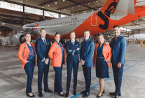 
La compagnie low cost australienne, filiale de Qantas, a annoncé le port d’un nouvel uniforme pour la première fois dans les 