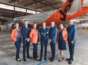 
La compagnie low cost australienne, filiale de Qantas, a annoncé le port d’un nouvel uniforme pour la première fois dans les 