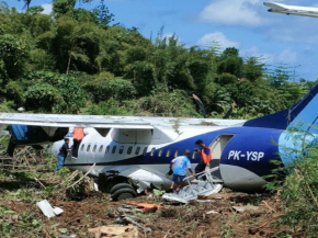 
Le 9 septembre, un ATR de la compagnie Trigana Air, est durement sorti de la piste après un décollage avorté. On déplore troi