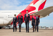 
La compagnie aérienne nationale australienne Qantas Airways (QF) a lancé une refonte complète de son uniforme, marquant sa pre