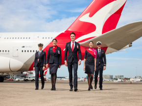 
La compagnie aérienne nationale australienne Qantas Airways (QF) a lancé une refonte complète de son uniforme, marquant sa pre