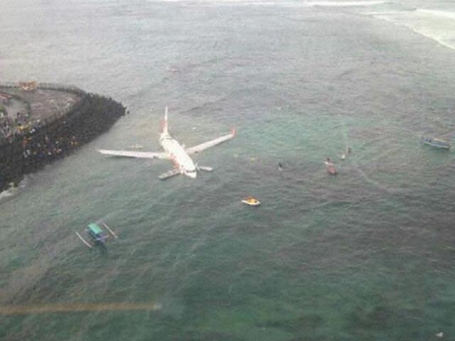 Crash De Lion Air L Avion A Chute Juste Devant La Piste Video Air Journal