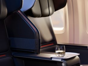 
À l’aube de son centenaire, Delta Air Lines dévoile ses nouvelles cabines offrant des changements significatifs : nouveaux ma