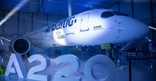 Airbus a célébré hier le 100ème A220 lors d une cérémonie qui s est tenue au siège du programme d’avions à Mirabel (Cana