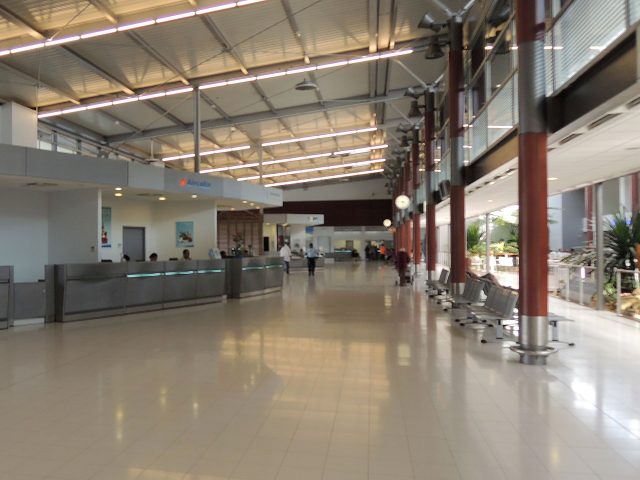 Nouvelle-Calédonie : la gendarmerie commence à dégager la route de l'aéroport Nouméa-La Tontouta 1 Air Journal