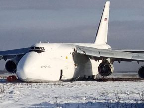 
Un Antonov An-124, l un des plus gros avions au monde, a été contraint de faire un atterrissage d’urgence à l’aéroport de