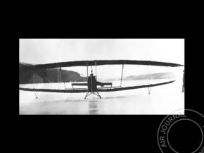 
Histoire de l’aviation – 12 mars 1908. En ce jeudi 12 mars 1908, l’actualité aéronautique est marquée par le tout prem