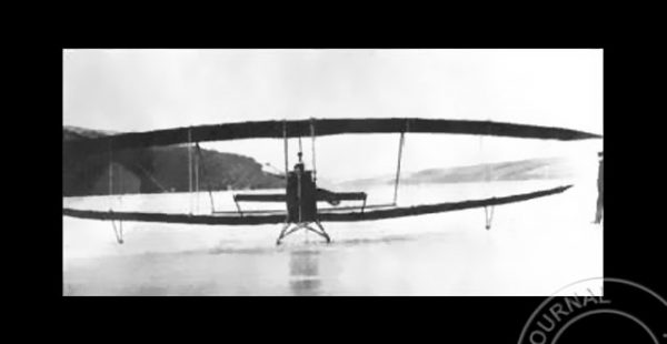 
Histoire de l’aviation – 12 mars 1908. En ce jeudi 12 mars 1908, l’actualité aéronautique est marquée par le tout prem