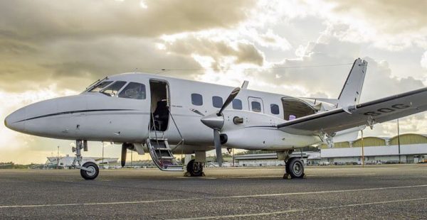 
Quatorze personnes à bord d un petit avion sont mortes lorsque leur avion, un turbopropulseur Embraer EMB-110, s est écrasé sa