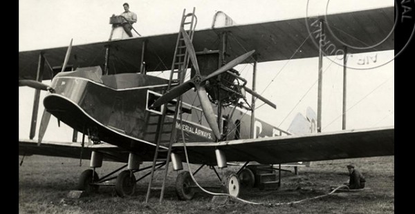
Histoire de l’aviation – 22 octobre 1926. Les passagers de l’aéroplane d’Imperial Airways, qui assurait la liaison 