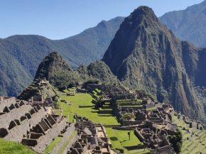 
Il existe plusieurs monuments incas fascinants à visiter au Pérou. Voici quelques-uns des plus remarquables :
Machu Picchu : Pr