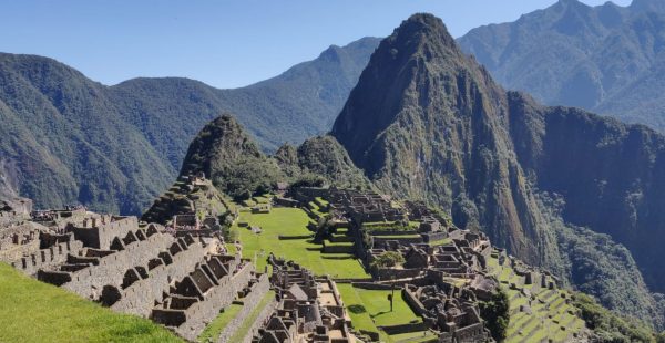 
Il existe plusieurs monuments incas fascinants à visiter au Pérou. Voici quelques-uns des plus remarquables :
Machu Picchu : Pr