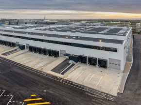 
Le Groupe ADP (Aéroports de Paris) et le promoteur GSE ont inauguré une nouvelle gare de fret connectée aux pistes, dénommée