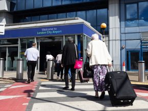 
L aéroport Londres-City a achevé une modernisation de 12 millions de livres sterling de sa salle d embarquement, comprenant de 