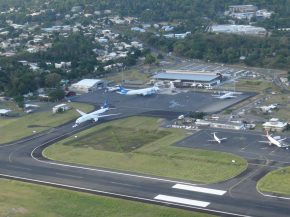 


Opéré par le groupe Edeis, l aéroport Mayotte-Marcel Henry franchit une étape-clé dans son développement avec la mise en 