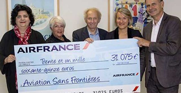 Anne Rigail, directrice générale d’Air France, a remis hier, au nom de la compagnie aérienne française, un chèque de 31 075