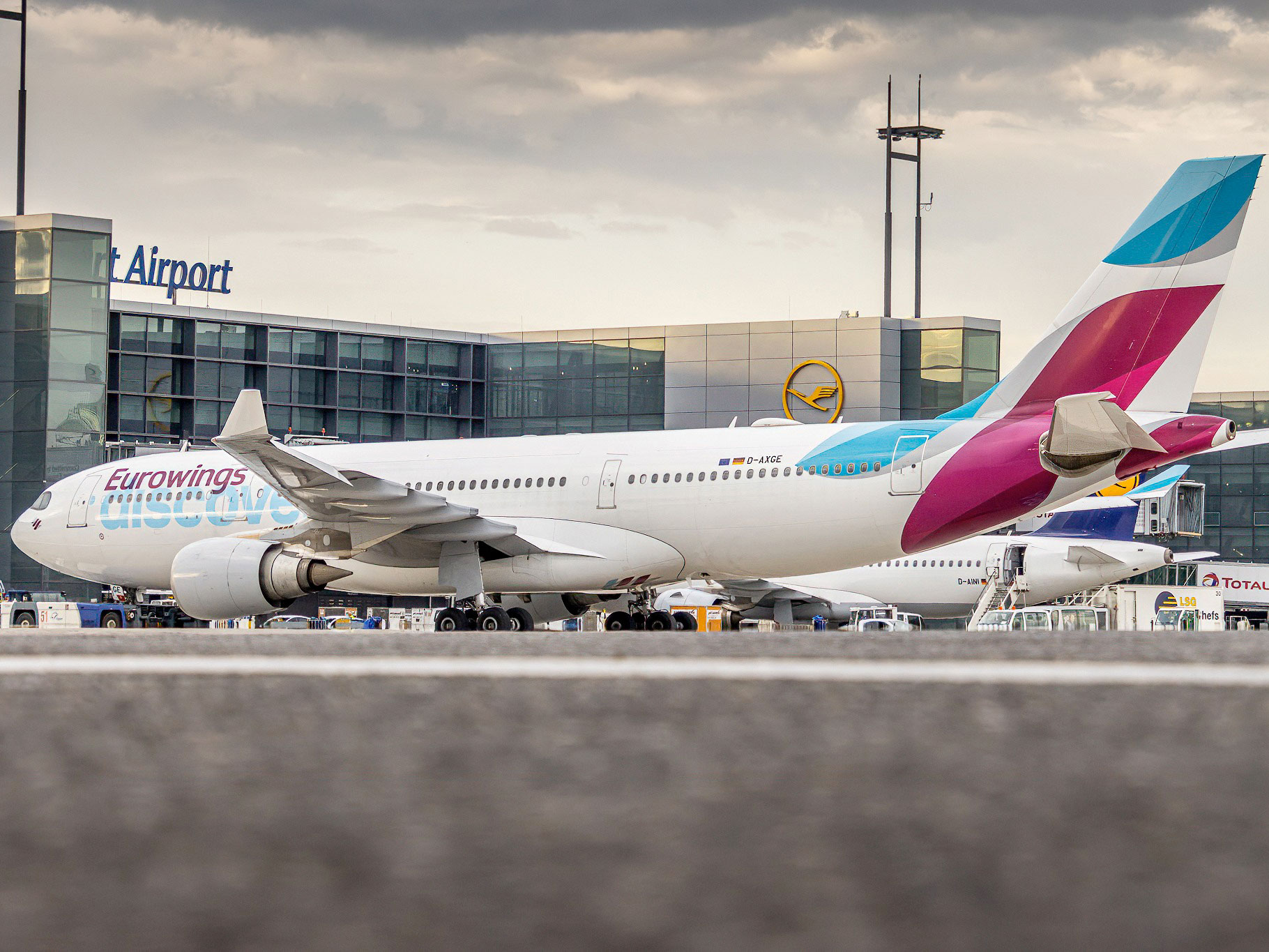 Des militants pour le climat bloquent les pistes de l’aéroport de Francfort 1 Air Journal