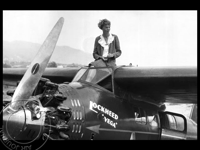 Le 12 Janvier 1935 Dans Le Ciel Laviatrice Amelia Earhart Vole De Honolulu à Oakland Air 