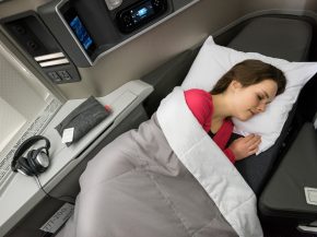 
Dormir en avion peut être un défi, mais voici quelques conseils de bon sens pour améliorer vos chances de passer une bonne nui