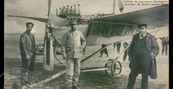 
Histoire de l’aviation – 9 octobre 1908. C’est dans le ciel de la ville d’Issy-les-Moulineaux, en région parisienne, qu