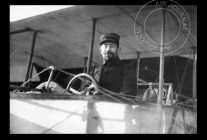 


Histoire de l’aviation – 15 juin 1910. Sphériques, dirigeables et autres aéroplanes, l’officier-aviateur Etévé est d