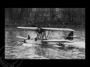 
Histoire de l’aviation – 14 janvier 1927. C’est à Paris que le lieutenant de vaisseau Bernard et le premier-maître méca