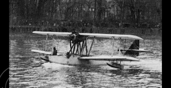 
Histoire de l’aviation – 14 janvier 1927. C’est à Paris que le lieutenant de vaisseau Bernard et le premier-maître méca