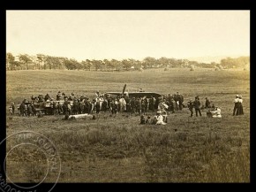 Histoire de l’aviation – 11 août 1910. Presque un mois jour pour jour après l’avoir établi, l’aviateur Brookins est dé