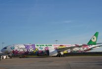 
EVA Air a lancé hier le vol inaugural de son très attendu long-courrier Boeing 777-300ER Hello Kitty Lolly Jet sur la liaison t