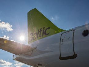 
La société de location Chorus Aviation a annoncé la livraison jeudi de deux nouveaux appareils Airbus A220-300 à la compagnie