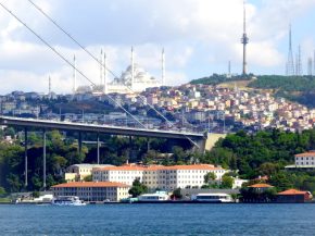 
Istanbul, ville où l Orient rencontre l Occident, offre une multitude de trésors à découvrir. En un week-end, il est difficil