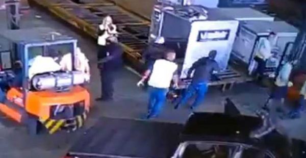 Déguisés en policiers, quatre hommes armés ont dérobé, jeudi, 750 kg d’or à l’aéroport Gharulhos de São Paulo, au Br