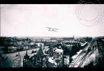 
Histoire de l’aviation – 25 juillet 1911. Alors que le 24 juillet 1911, dans le cadre du circuit d’aviation de Russie, on